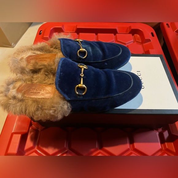 Gucci Princetown Fur-lined velvet slippers in Blue Velvet - Picture 3 of 10